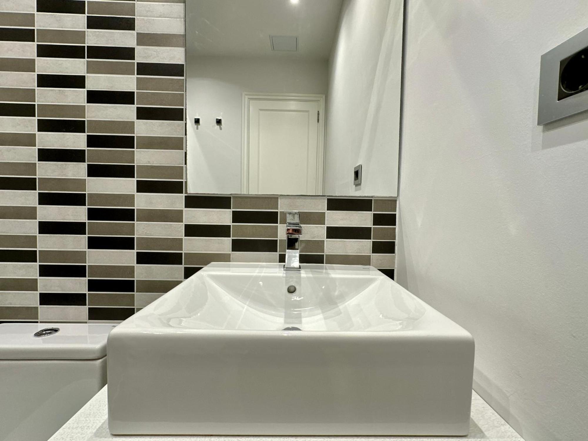 Hostiguest Coliving Leon Y Castillo Las Palmas de Gran Canaria Exterior foto